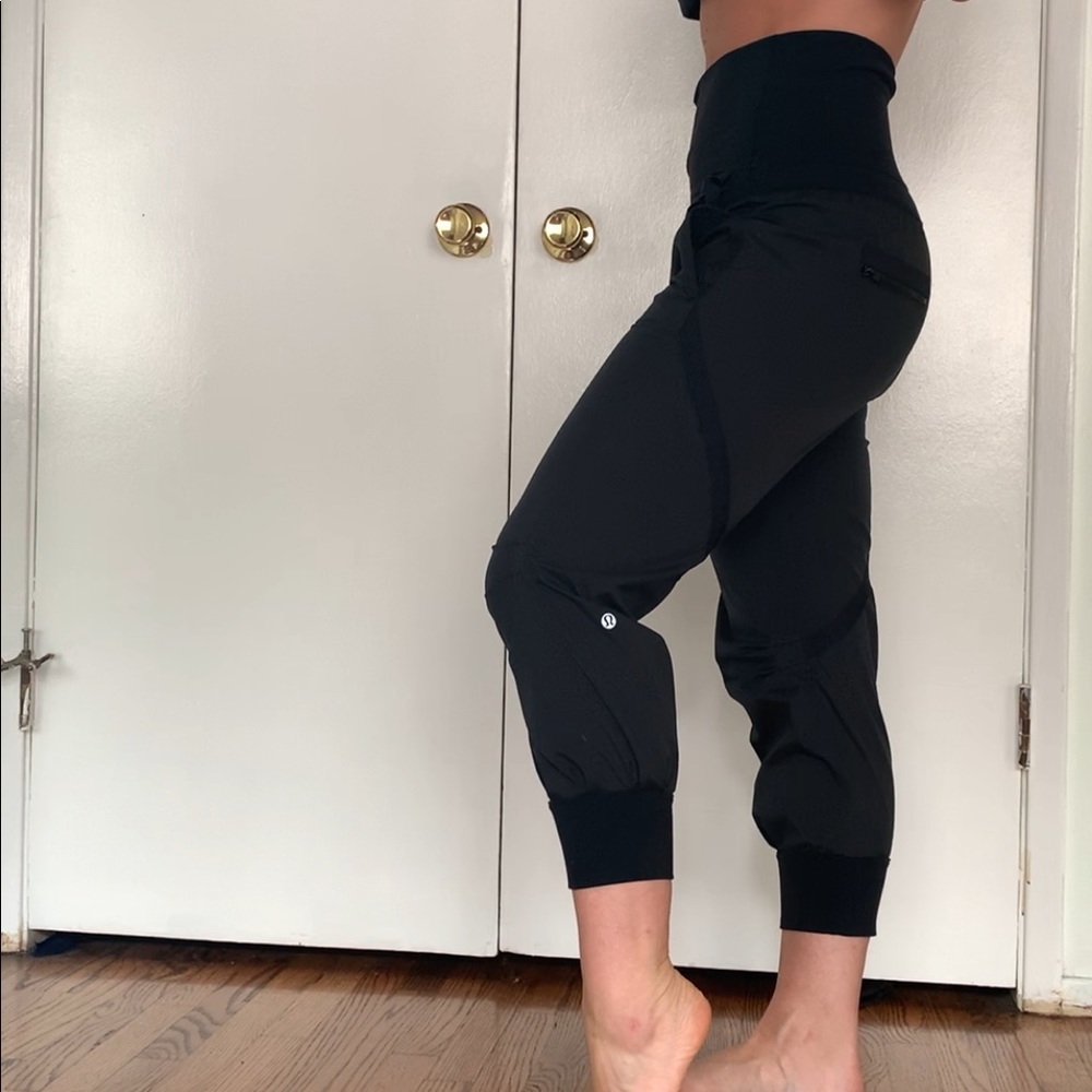 Lululemon tenet loose capris high + low waisted!